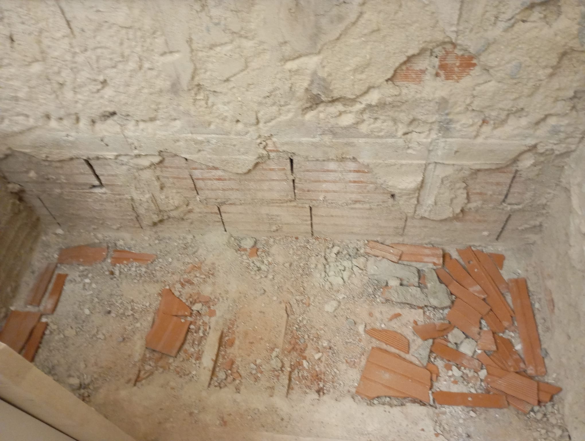 Casa de banho em estado original antes da remodelação